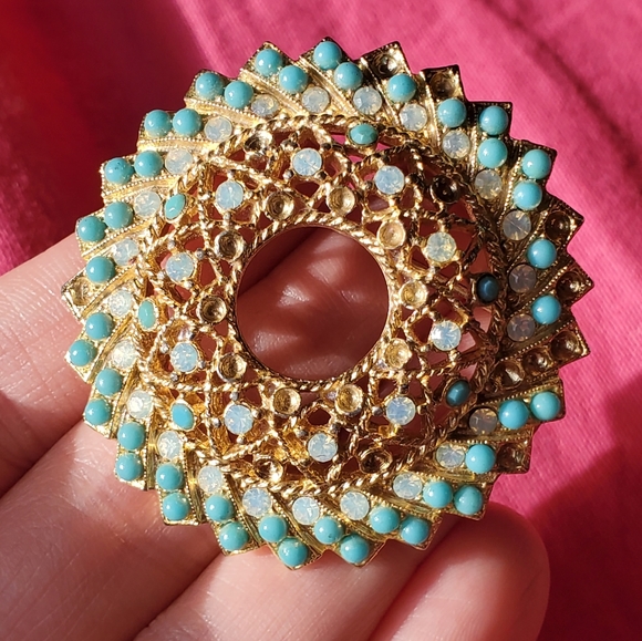 Sarah Coventry Jewelry - Sarah cov. Vintage brooch